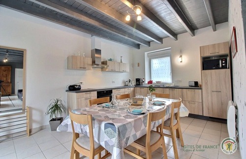 Coetmieux House | Gîte de la Glanerie: Oceanfront Family Retreat Awaits