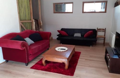 Saint-Pardoux Apartment | Pet-Friendly Retreat at Gîte de la Grange - Family Welcoming