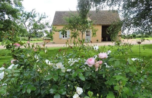 Montbizot House | Family-Friendly Retreat at Gîte de La Hertaudière: Rated 9.3