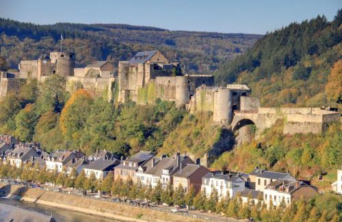 Botassart Apartment | Pet-Friendly Retreat: Gîte de la Lavandière, Rated 9/10