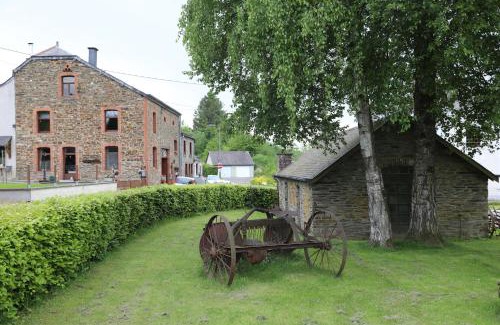 Botassart Apartment | Pet-Friendly Retreat: Gîte de la Lavandière, Rated 9/10