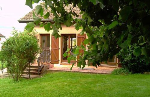 Grosne House | Pet-Friendly Gîte de la P'tite Rainette with High Guest Ratings