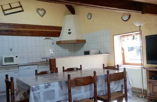 Le Valtin Apartment | Gîte de la Petite Meurthe Daffodil: Rated 9.4/10 & Family-Friendly