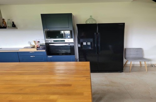 Petitefontaine House | Pet-Friendly Gîte De La Petite Fontaine with Breakfast & Kitchen