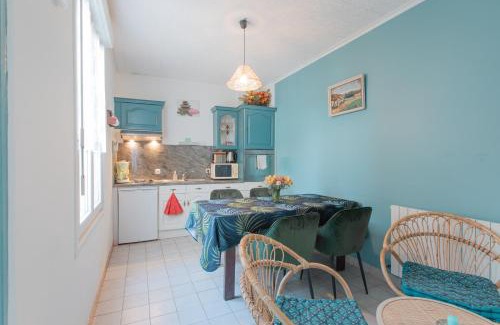 Lezardrieux House | Seaside Retreat: Gîte de la Plage with Ocean View