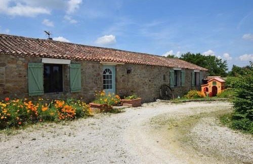 Chiche House | Gîte de La Pomerie: Oceanfront Retreat with Pool & Breakfast