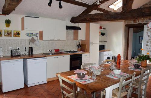 Chiche House | Gîte de La Pomerie: Oceanfront Retreat with Pool & Breakfast