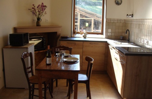 Brosses House | Cozy Gîte de la Rose: Family-Friendly with Breakfast Near Vézelay