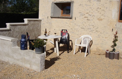 Brosses House | Cozy Gîte de la Rose: Family-Friendly with Breakfast Near Vézelay