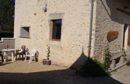 Brosses House | Cozy Gîte de la Rose: Family-Friendly with Breakfast Near Vézelay