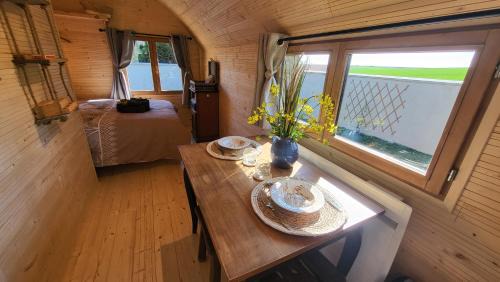 Dallon House | Pet-Friendly Gîte de la Roulotte de l'Epine with Ocean Views