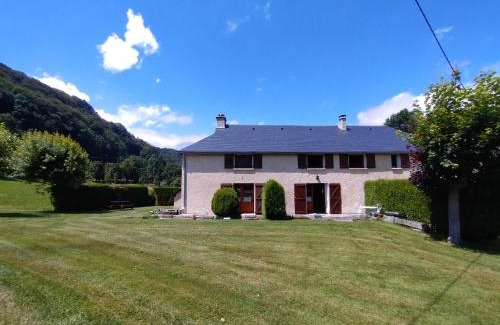 Campan House | Top-Rated Gîte de la Séoube: Pet & Child Friendly Retreat