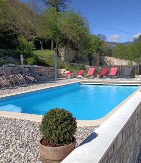 Barret-sur-Meouge Apartment | Gîte de la Source