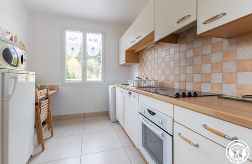 Jassat House | Inviting Gîte de la Tortue - Child-Friendly Retreat in Murol