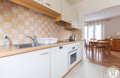 Jassat House | Inviting Gîte de la Tortue - Child-Friendly Retreat in Murol