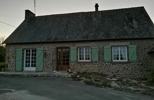 Larchamp House | Family-Friendly Retreat at Gîte de la Vairie - Rated 9/10