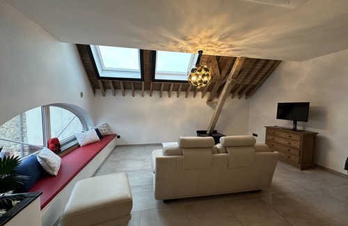 Lobbes Apartment | Charming Gîte de la Vieille Grange: Family-Friendly Stays