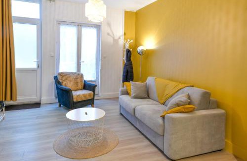 Saint-Aignan House | Gîte de Lisle: Pet and Child-Friendly Retreat with High Ratings