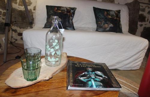 Maure-de-Bretagne Apartment | Gîte de Merlin l 'enchanteur