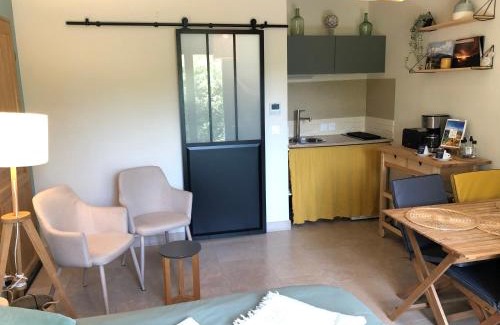 Saint-Etienne-du-Gres Apartment | Oceanfront Gîte de Notre Dame with Pool & 8.9/10 Rating