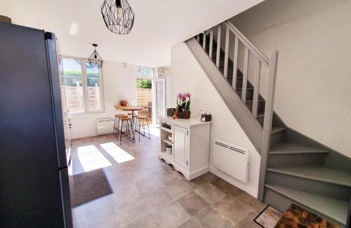 Pierrefonds House | Family-Friendly Retreat at Gîte de Palesne - Pierrefonds