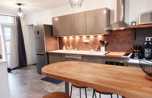 Pierrefonds House | Family-Friendly Retreat at Gîte de Palesne - Pierrefonds