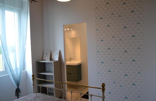 Saint-Estephe House | Family-Friendly Gîte de Poumeys Chez Tatie with Kitchen