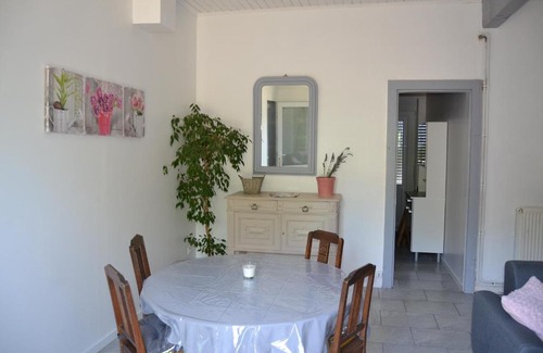 Saint-Estephe House | Family-Friendly Gîte de Poumeys Chez Tatie with Kitchen