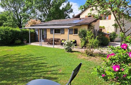 Bregnier-Cordon House | Budget-Friendly Gîte De Séjour Les Sables for Your Getaway