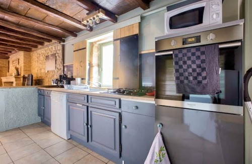 Souvigny House | Discover Gîte de Souvigny: Family-Friendly Retreat