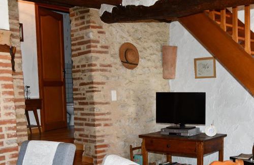Labastide-de-Levis House | Cozy Gîte de Tarou: Family-Friendly Stay with Kitchen Access