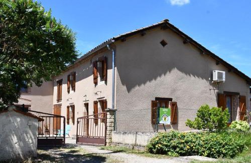 Labastide-de-Levis House | Cozy Gîte de Tarou: Family-Friendly Stay with Kitchen Access