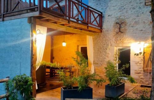 Le Lardin-Saint-Lazare Villa | Gîte des 4 saisons
