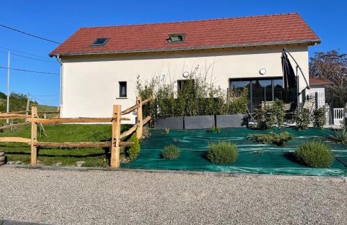 L'Etoile House | Gîte des 5 Cépages: Cozy Getaway with Hot Tub