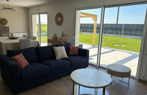 Chicheboville Villa | Relaxing Gîte des Couleurs with Spa & Hot Tub Amenities