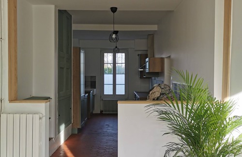 Beaumont House | Family-Friendly Retreat at Gîte des Frangines with Kitchen