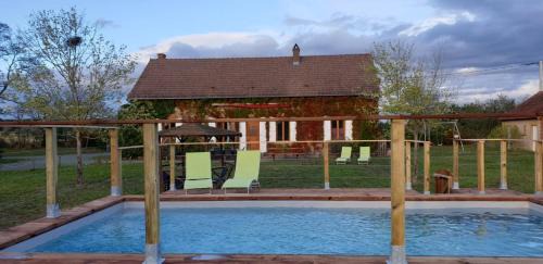 Bourbon-Lancy House | Gîte des Grands Narreaux: Oceanfront Retreat with Pool