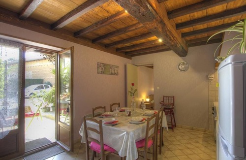 Grieges House | Gîte des Hautes Corcelles: Family-Friendly Getaway Awaits