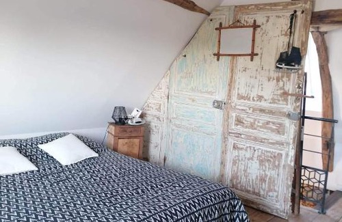 Soulaire-et-Bourg House | Guest Rated 9.5: Family-Friendly Gîte des Lilas Retreat