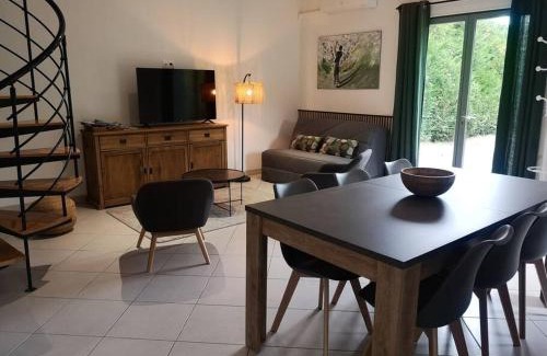 Cheverny House | Family-Friendly Escape at Gîte des Pins Chambord-Beauval