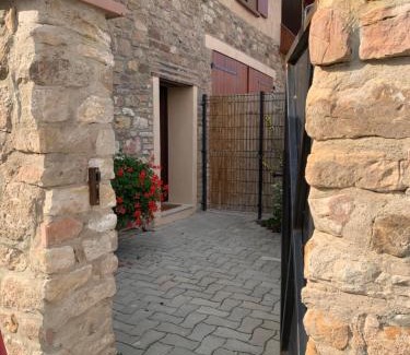Epfig Apartment | Gîte des Potiers: Pet-Friendly Retreat with Breakfast Included