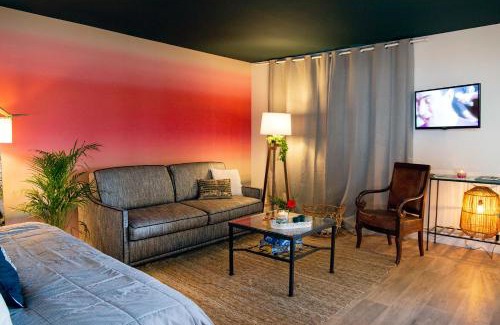 Durtol Apartment | Family-Friendly Gîte des Puys - Pinatelle in Durtol
