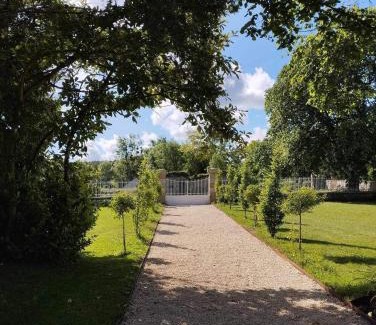 Epineuil-le-Fleuriel House | Explore Gîte des Tourterelles: Pet-Friendly Retreat Rated 9.7