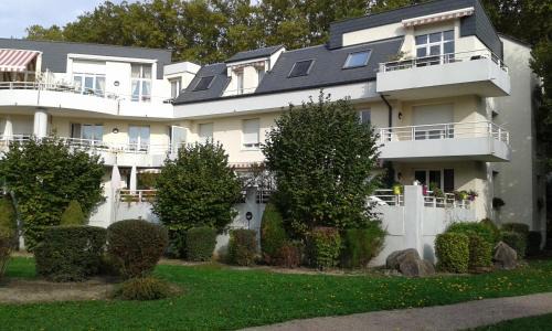 Illkirch-Graffenstaden Apartment | Guest Rated Gîte Des Vergers: Family-Friendly with Breakfast