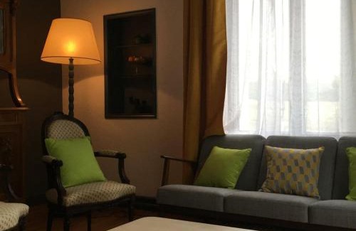 Dhuizon House | Family-Friendly Gîte Dhuizon: Perfect for 8 Guests