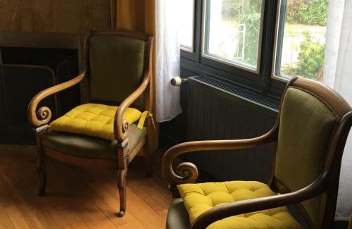 Dhuizon House | Family-Friendly Gîte Dhuizon: Perfect for 8 Guests