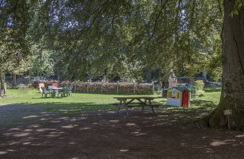 Anould House | Highly Rated Gîte Domaine des Iris with Full Kitchen Access