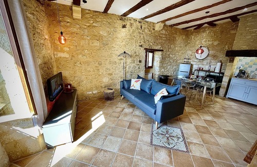Cenac-et-Saint-Julien House | Gîte Dordogne: Guest Rated 10/10 with Pool & Spa Amenities