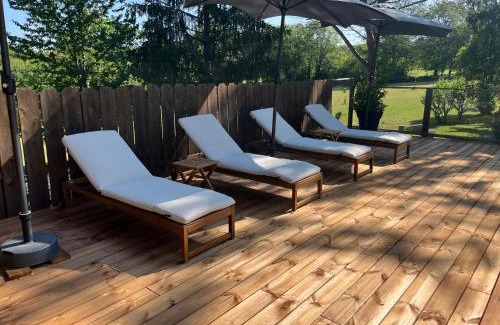 Hautefort Apartment | Inviting Gîte Dordogne Périgord with Pool and Ocean View