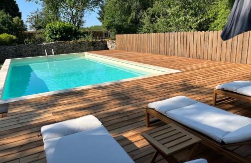 Hautefort Apartment | Inviting Gîte Dordogne Périgord with Pool and Ocean View